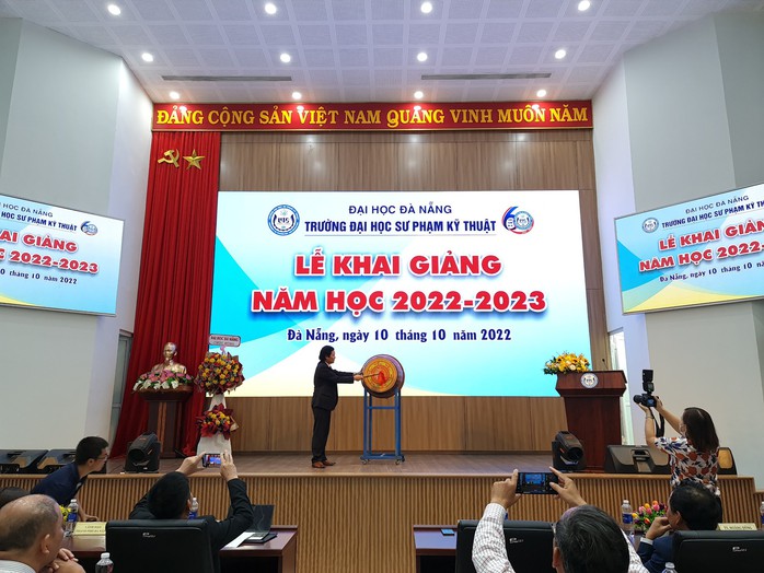 ĐH Sư phạm kỹ thuật Đà Nẵng đón hơn 1.300 tân sinh viên  - Ảnh 1.