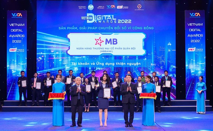 MB thắng lớn tại giải thưởng Chuyển đổi số Việt Nam 2022 - Ảnh 3. MB thắng lớn tại giải thưởng Chuyển đổi số Việt Nam 2022 - Ảnh 3.