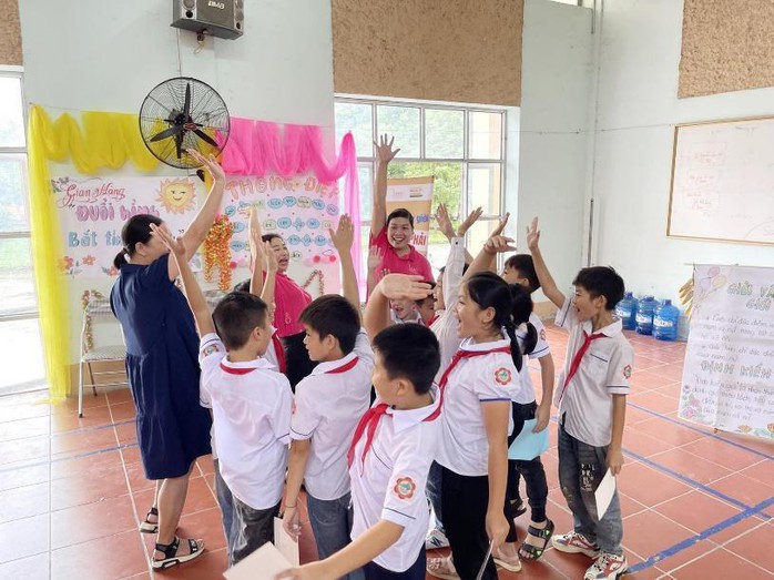 Quỹ Vì Tầm Vóc Việt khuyến khích trẻ em dân tộc thiểu số tiên phong thúc đẩy bình đẳng giới - Ảnh 3. Quỹ Vì Tầm Vóc Việt khuyến khích trẻ em dân tộc thiểu số tiên phong thúc đẩy bình đẳng giới - Ảnh 3.