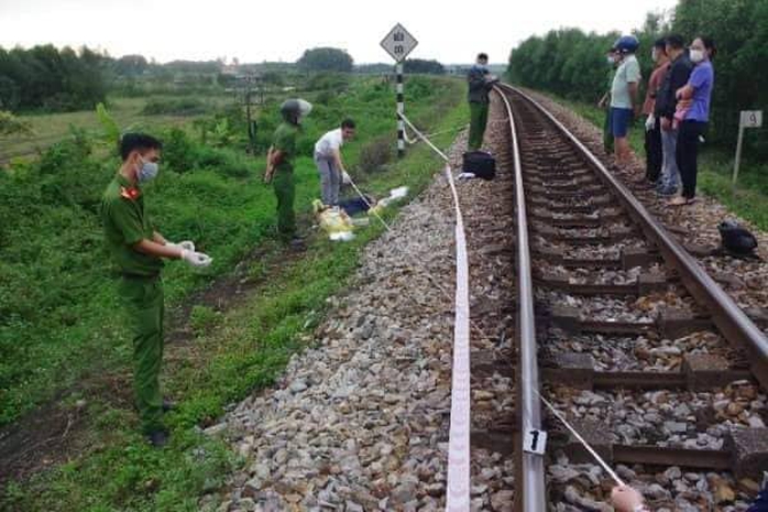 Người đàn ông chưa rõ danh tính bị tàu hỏa tông tử vong - Ảnh 1.