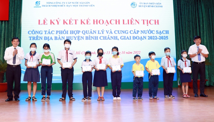 SAWACO: Đảm bảo cung cấp 100% nước sạch cho huyện Bình Chánh - Ảnh 3. SAWACO: Đảm bảo cung cấp 100% nước sạch cho huyện Bình Chánh - Ảnh 3.