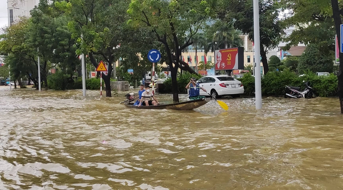 Phát hiện thi thể người đàn ông trôi trên sông Hương - Ảnh 2.