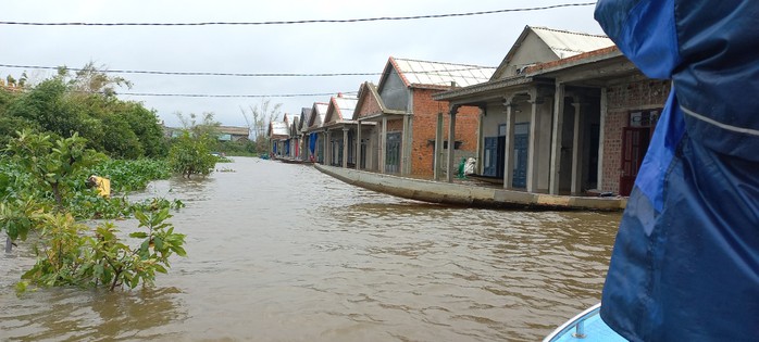 Phát hiện thi thể người đàn ông trôi trên sông Hương - Ảnh 14.