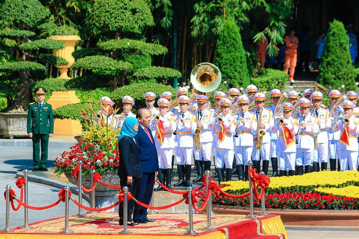 Chủ tịch nước Nguyễn Xuân Phúc chủ trì Lễ đón Tổng thống Singapore - Ảnh 8.