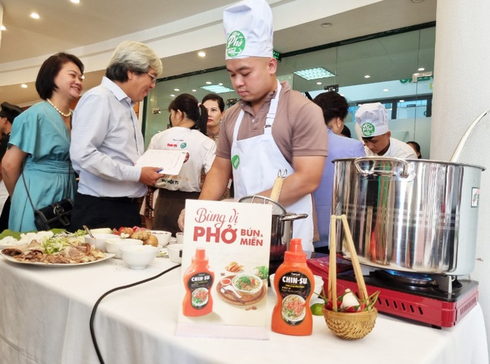 Ấn tượng tương ớt phở Chin-su tại Ngày của Phở - Ảnh 2. Ấn tượng tương ớt phở Chin-su tại Ngày của Phở - Ảnh 2.