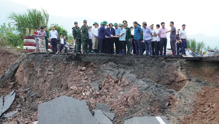 CLIP: Phó Thủ tướng Lê Văn Thành kiểm tra việc khắc phục hậu quả mưa lũ  - Ảnh 1.