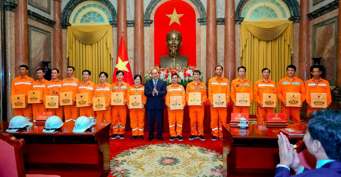12 công nhân EVNCPC được vinh danh Thợ giỏi cấp EVN năm 2022 - Ảnh 3. 12 công nhân EVNCPC được vinh danh Thợ giỏi cấp EVN năm 2022 - Ảnh 3.