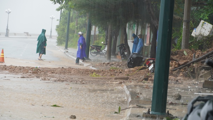 Sợ sạt lở núi, nhiều khách vội rời khách sạn ở Vũng Tàu - Ảnh 2.