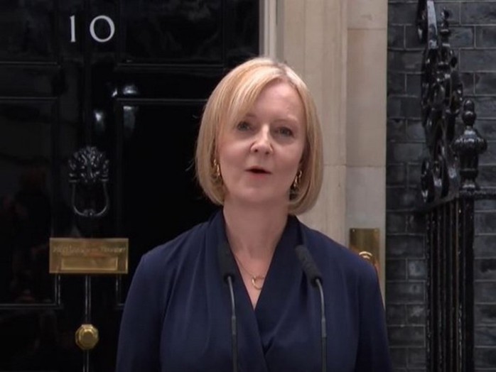 Bà Liz Truss nói gì khi ông Rishi Sunak trở thành thủ tướng? - Ảnh 1.