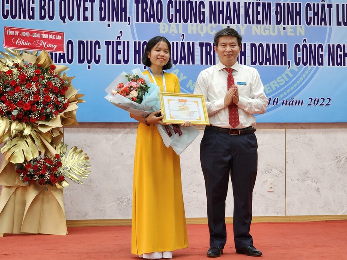 Trường ĐH Tây Nguyên khai giảng năm học mới - Ảnh 3.