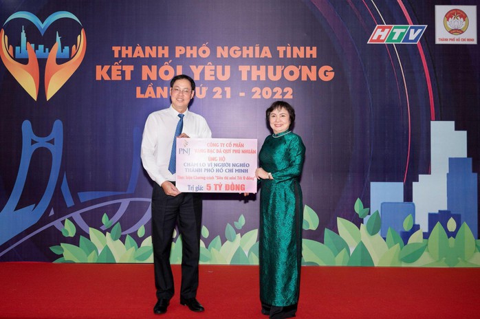 PNJ trao tặng 5 tỉ đồng cho Quỹ Vì người nghèo TP HCM - Ảnh 3. PNJ trao tặng 5 tỉ đồng cho Quỹ Vì người nghèo TP HCM - Ảnh 3.
