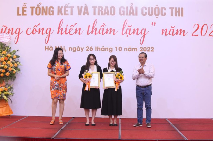 Báo Người Lao Động đoạt giải ba cuộc thi Những cống hiến thầm lặng - Ảnh 2.