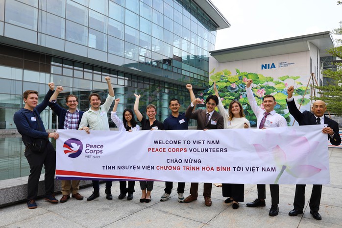 Nhóm tình nguyện viên đầu tiên của Peace Corps tới Việt Nam - Ảnh 1.