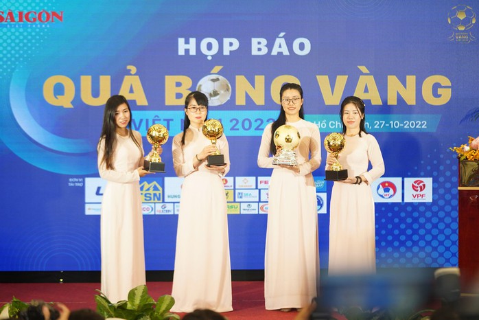 Cựu tuyển thủ Nguyễn Hồng Sơn: Quả bóng Vàng Việt Nam là động lực của cầu thủ - Ảnh 1.