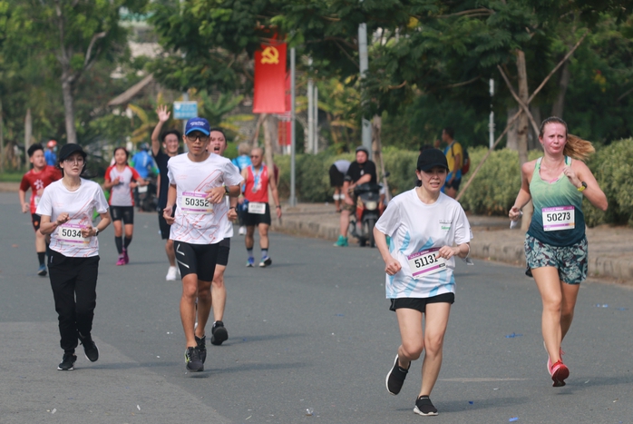 Fun Run và cuộc chạy bộ 10.000 người gây quỹ từ thiện - Ảnh 2.