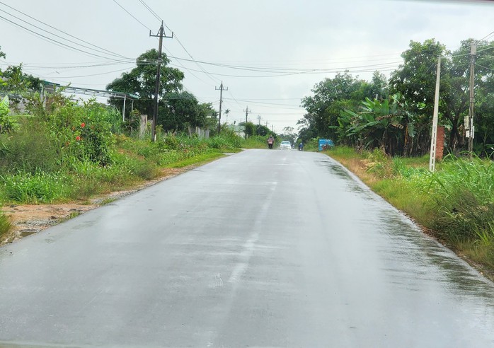 Tuyến đường Tập đoàn Sơn Hải làm gần 9 năm vẫn bóng láng - Ảnh 1.