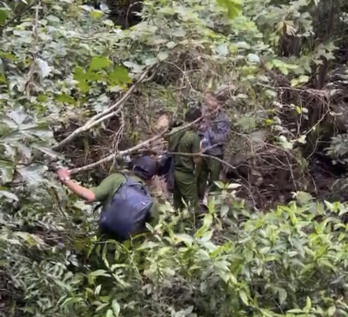 Tìm thấy thi thể nữ du khách sau 15 ngày mất tích trong rừng Tà Cú - Ảnh 1.
