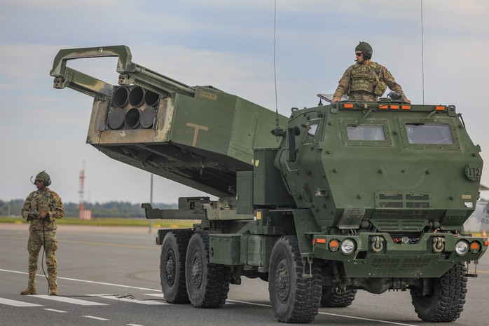 Mỹ tiếp tế hỏa thần HIMARS, Ukraine đưa ra đề nghị đặc biệt - Ảnh 1.