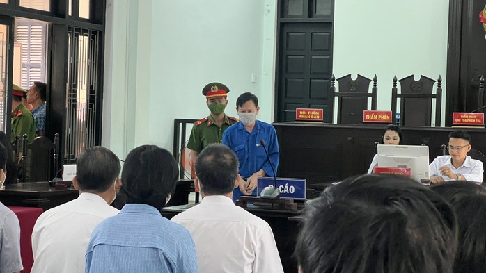 Lý do hoãn phiên tòa xét xử bộ sậu sân bay Phú Bài nhận hối lộ - Ảnh 2.