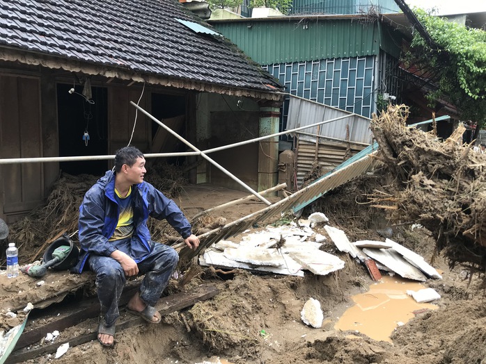 Lũ quét kinh hoàng cuốn trôi nhiều nhà dân: Không để người dân thiếu đói - Ảnh 2.