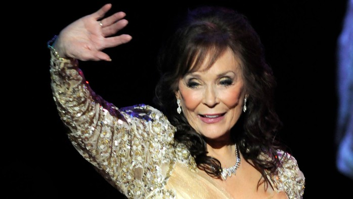 Ngôi sao nhạc đồng quê Loretta Lynn qua đời - Ảnh 2.