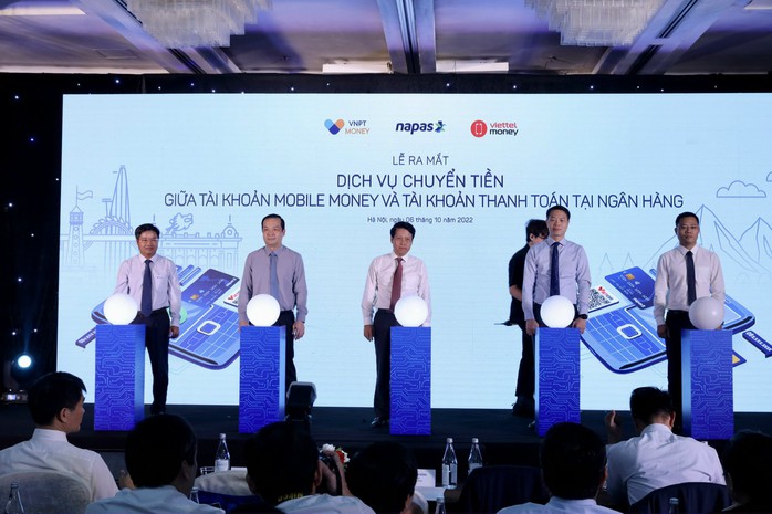 Người dùng Mobile Money có thể chuyển khoản tới 100 triệu tài khoản thanh toán ngân hàng - Ảnh 2. Người dùng Mobile Money có thể chuyển khoản tới 100 triệu tài khoản thanh toán ngân hàng - Ảnh 2.