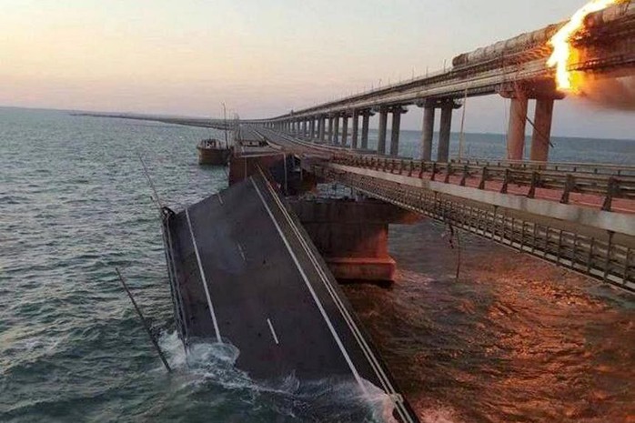 Ukraine lên tiếng về vụ nổ trên cầu Crimea - Ảnh 4.