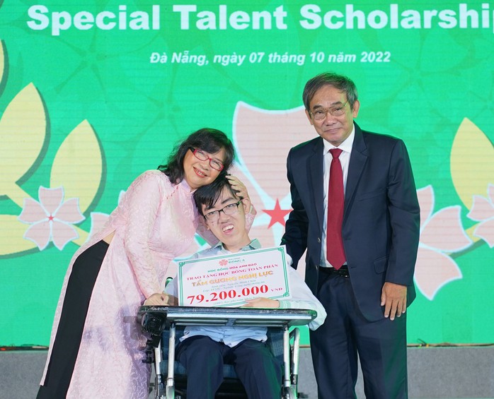ĐH Đông Á trao học bổng và khuyến học cho tân sinh viên  đến hơn 12 tỉ đồng - Ảnh 5.