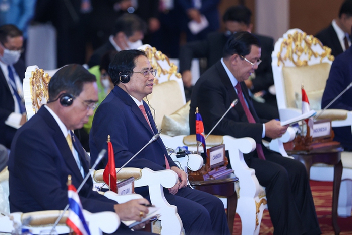 Thủ tướng đề nghị tăng cường đối thoại với cộng đồng doanh nghiệp ASEAN - Ảnh 2.