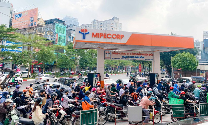 Nhiều cây xăng đóng cửa, cắt giảm nhân viên bán xăng trước giờ điều chỉnh giá - Ảnh 5. Nhiều cây xăng đóng cửa, cắt giảm nhân viên bán xăng trước giờ điều chỉnh giá - Ảnh 5.