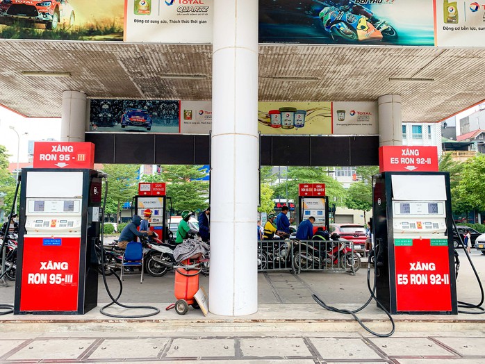 Nhiều cây xăng đóng cửa, cắt giảm nhân viên bán xăng trước giờ điều chỉnh giá - Ảnh 15. Nhiều cây xăng đóng cửa, cắt giảm nhân viên bán xăng trước giờ điều chỉnh giá - Ảnh 15.