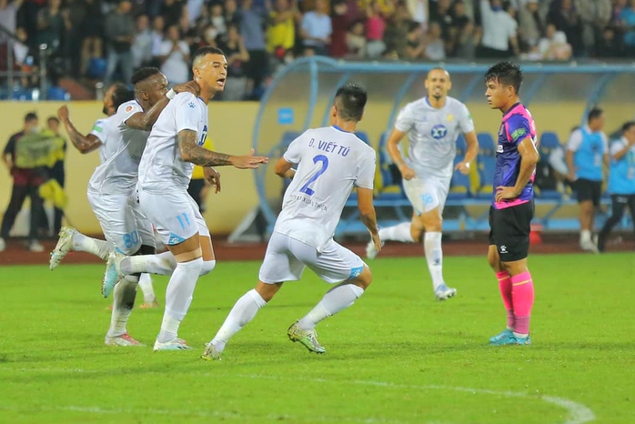 Sài Gòn FC nguy cơ rớt hạng sau trận thua Nam Định - Ảnh 3.