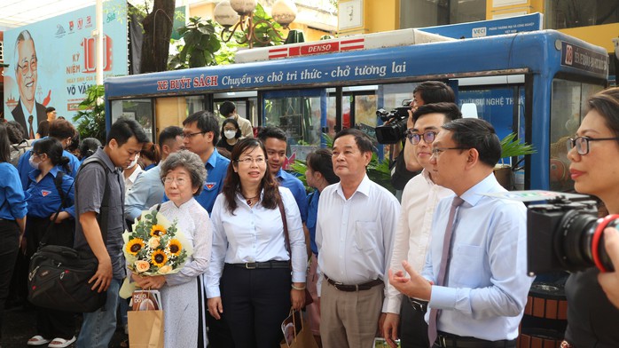 Tái bản ấn phẩm đặc biệt Kính chào thế hệ thứ tư của cố Thủ tướng Võ Văn Kiệt - Ảnh 3.