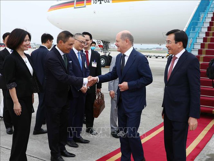 Thủ tướng Đức Olaf Scholz đến Hà Nội, bắt đầu thăm chính thức Việt Nam - Ảnh 4.