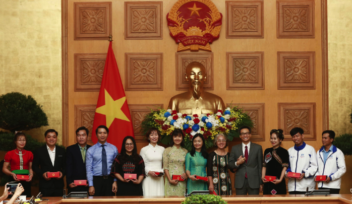 Rà soát các phong trào thi đua không cần thiết làm khổ các thầy cô giáo - Ảnh 3.