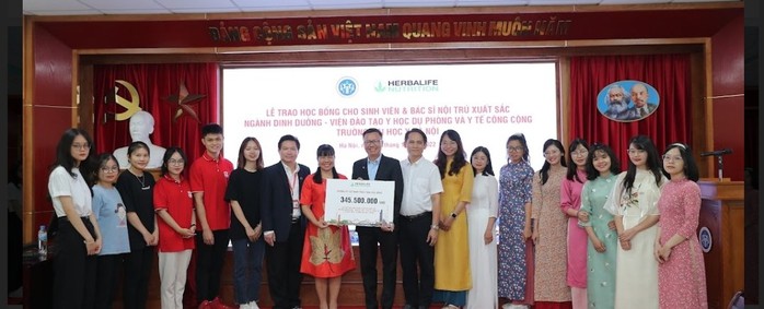 Herbalife Việt Nam trao học bổng cho 20 sinh viên, bác sĩ Đại học Y Hà Nội - Ảnh 2.