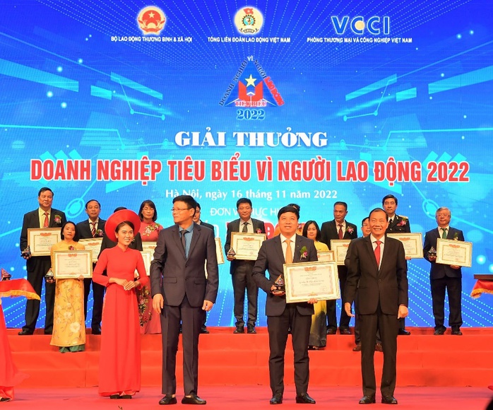 Vietcombank được vinh danh “Doanh nghiệp tiêu biểu vì người lao động” - Ảnh 1. Vietcombank được vinh danh “Doanh nghiệp tiêu biểu vì người lao động” - Ảnh 1.