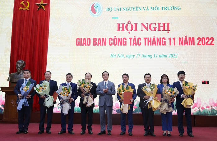 Bộ Tài nguyên - Môi trường điều động, bổ nhiệm hàng loạt lãnh đạo cục, vụ - Ảnh 1.