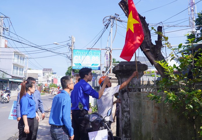 Thực hiện Đường cờ Tổ quốc tại huyện Hóc Môn - Ảnh 4.