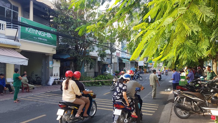 Lượm ve chai để trong nhà, 2 mẹ con chết thảm trong đám cháy - Ảnh 1.