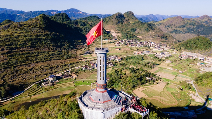 Chương trình Tự hào cờ Tổ quốc làm Lễ chào cờ tại Cột cờ Quốc gia Lũng Cú - Ảnh 6. Chương trình Tự hào cờ Tổ tỷ lệ kèo nhà cái hôm nay làm Lễ chào cờ tại Cột cờ tỷ lệ kèo nhà cái hôm nay gia Lũng Cú - Ảnh 6.