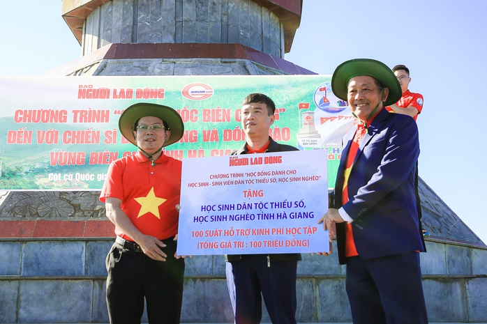 Chương trình Tự hào cờ Tổ quốc làm Lễ chào cờ tại Cột cờ Quốc gia Lũng Cú - Ảnh 5. Chương trình Tự hào cờ Tổ tỷ lệ kèo nhà cái hôm nay làm Lễ chào cờ tại Cột cờ tỷ lệ kèo nhà cái hôm nay gia Lũng Cú - Ảnh 5.