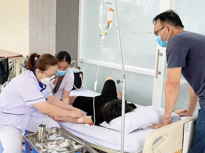 Vụ hàng trăm học sinh iSchool Nha Trang ngộ độc: Khẩn trương xây dựng kịch bản ứng phó - Ảnh 1.