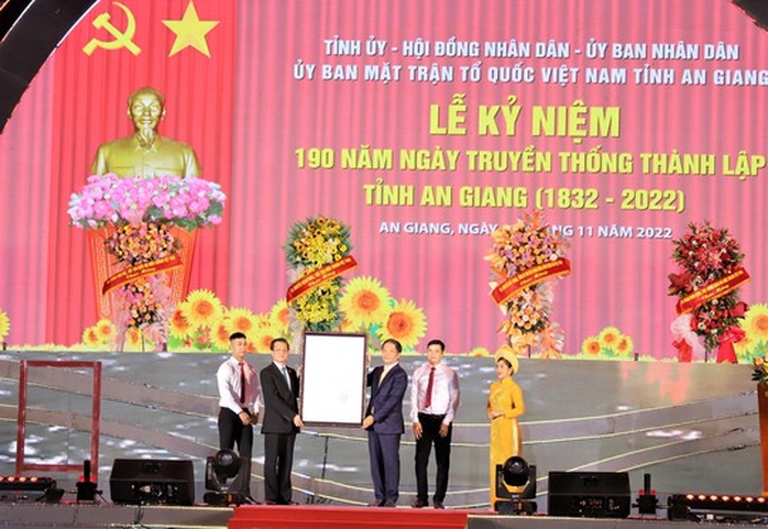 An Giang long trọng kỷ niệm 190 năm ngày thành lập tỉnh - Ảnh 3.