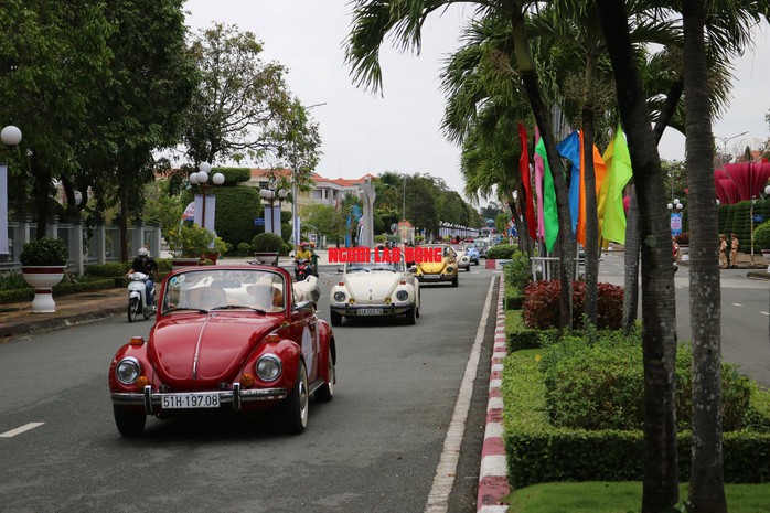 CLIP: Độc đáo dàn xe cổ diễu hành chào mừng ngày hội lớn ở Bạc Liêu - Ảnh 7.
