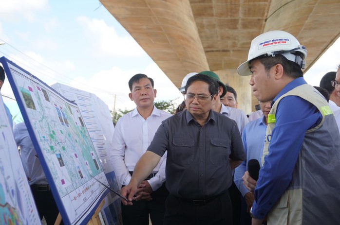 Thủ tướng Phạm Minh Chính đánh giá cao sự phục hồi của TP HCM sau dịch - Ảnh 2.