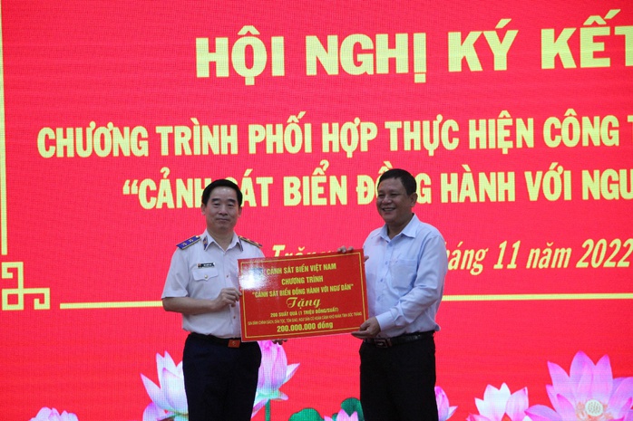 Cảnh sát biển Việt Nam và tỉnh Sóc Trăng ký kết chương trình phối hợp - Ảnh 3.