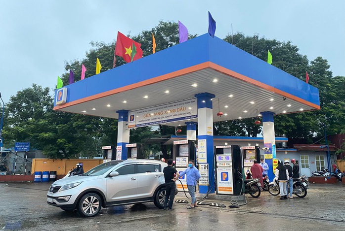 Hà Nội chỉ đạo tăng tần suất xe téc cung ứng xăng dầu - Ảnh 1.
