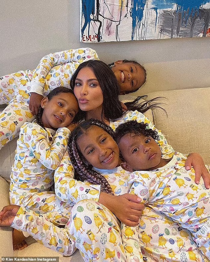 Chồng cũ chu cấp Kim Kardashian gần 5 tỉ đồng nuôi con mỗi tháng - Ảnh 1.