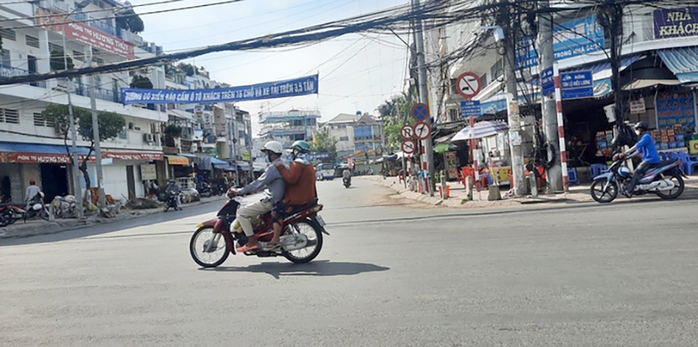 Xem xét dừng trạm thu phí gây bức xúc khách hành hương ở Châu Đốc - Ảnh 2.